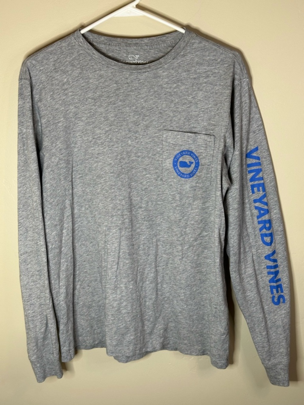 Vineyard Vines Long Sleeve Logo Tee – Men’s S Gray Whale Graphic